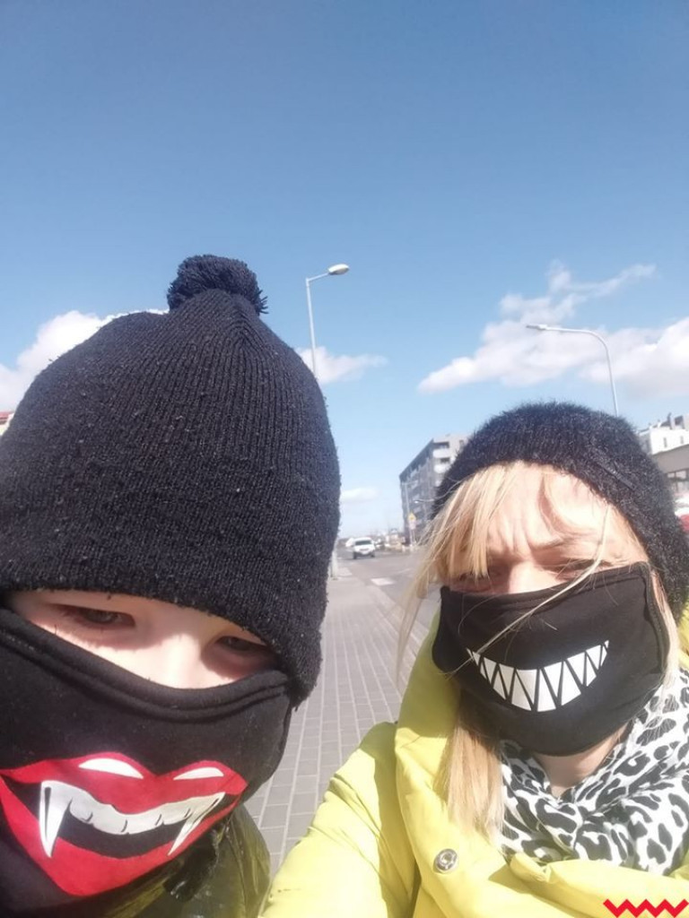 Jak bezpiecznie korzystać z maseczek? Przeczytaj poradnik i obejrzyj zdjęcia