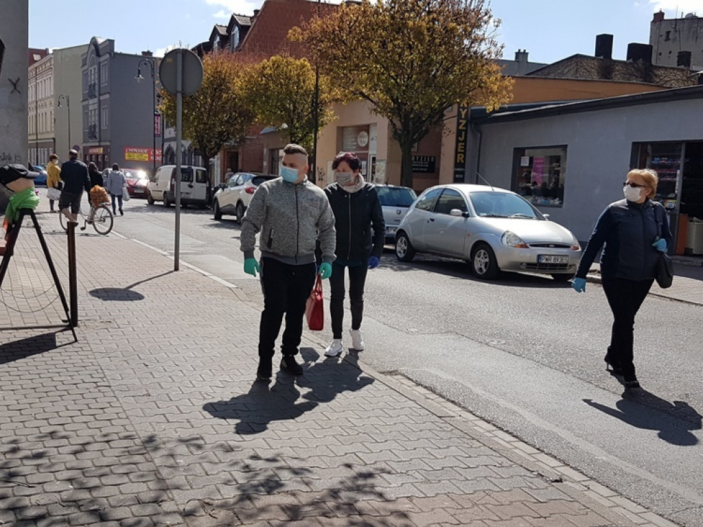 Rozprężenie na ulicach Wrześni. W maseczkach czujemy się bezpieczniej?