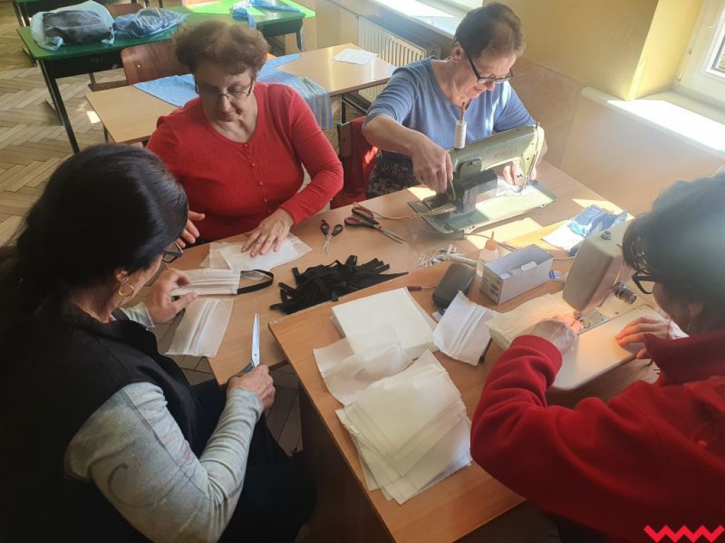 W szkole w Pyzdrach szyją maseczki dla uczniów