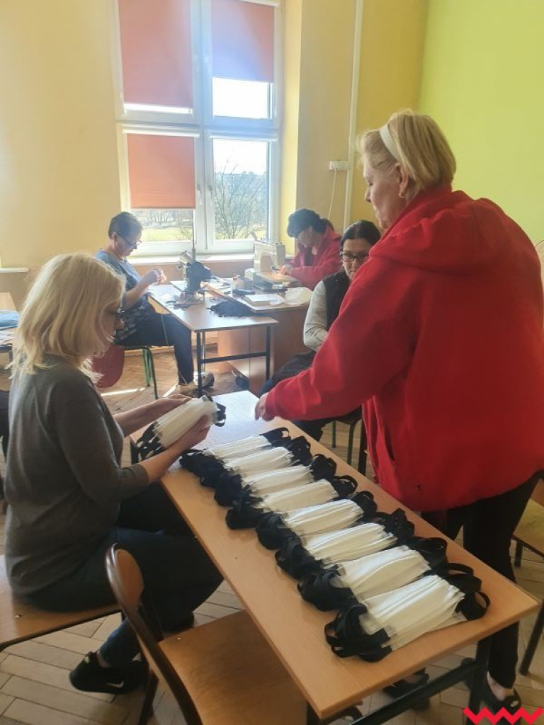 W szkole w Pyzdrach szyją maseczki dla uczniów