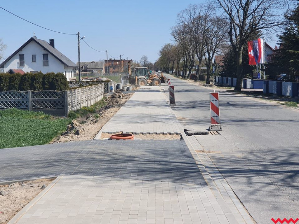 Wydłuża się kontrowersyjna ścieżka pieszo-rowerowa w Gutowie Małym