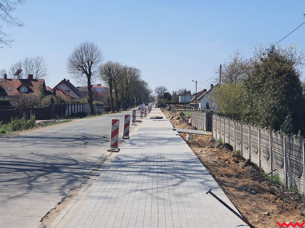 Wydłuża się kontrowersyjna ścieżka pieszo-rowerowa w Gutowie Małym