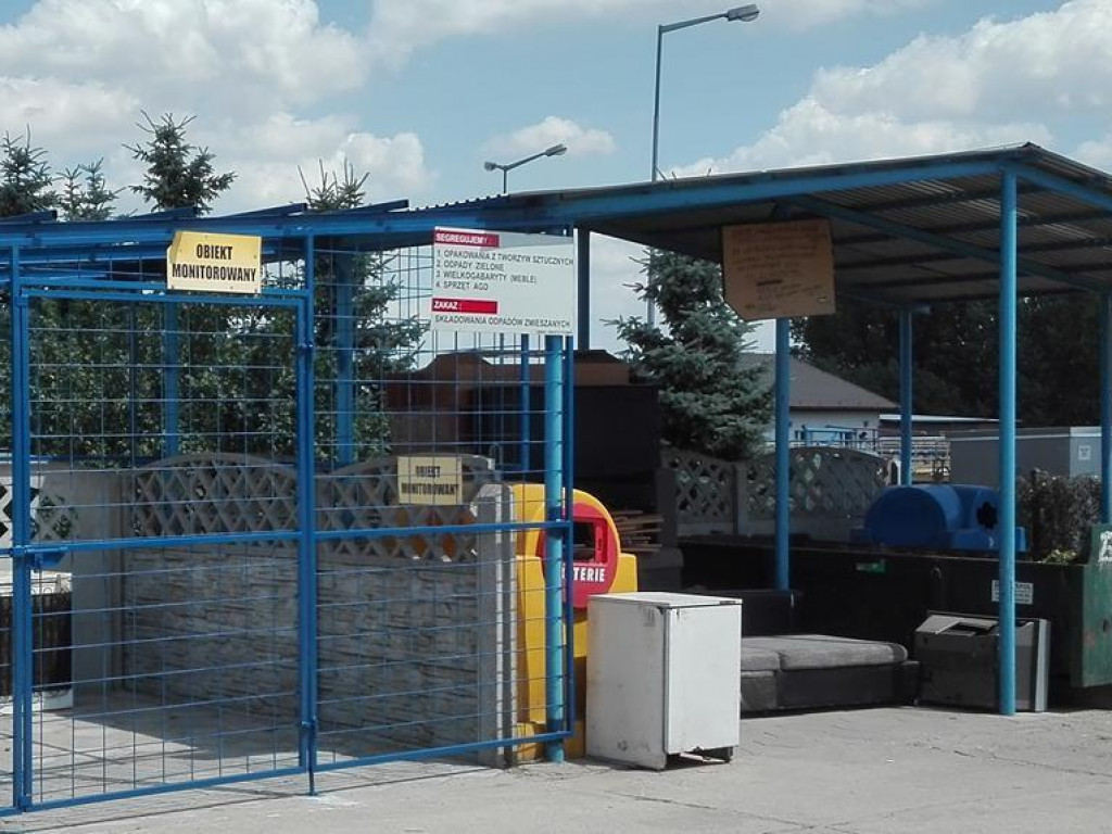 Kto podrzucił śmieci na cmentarz parafialny w Pyzdrach?