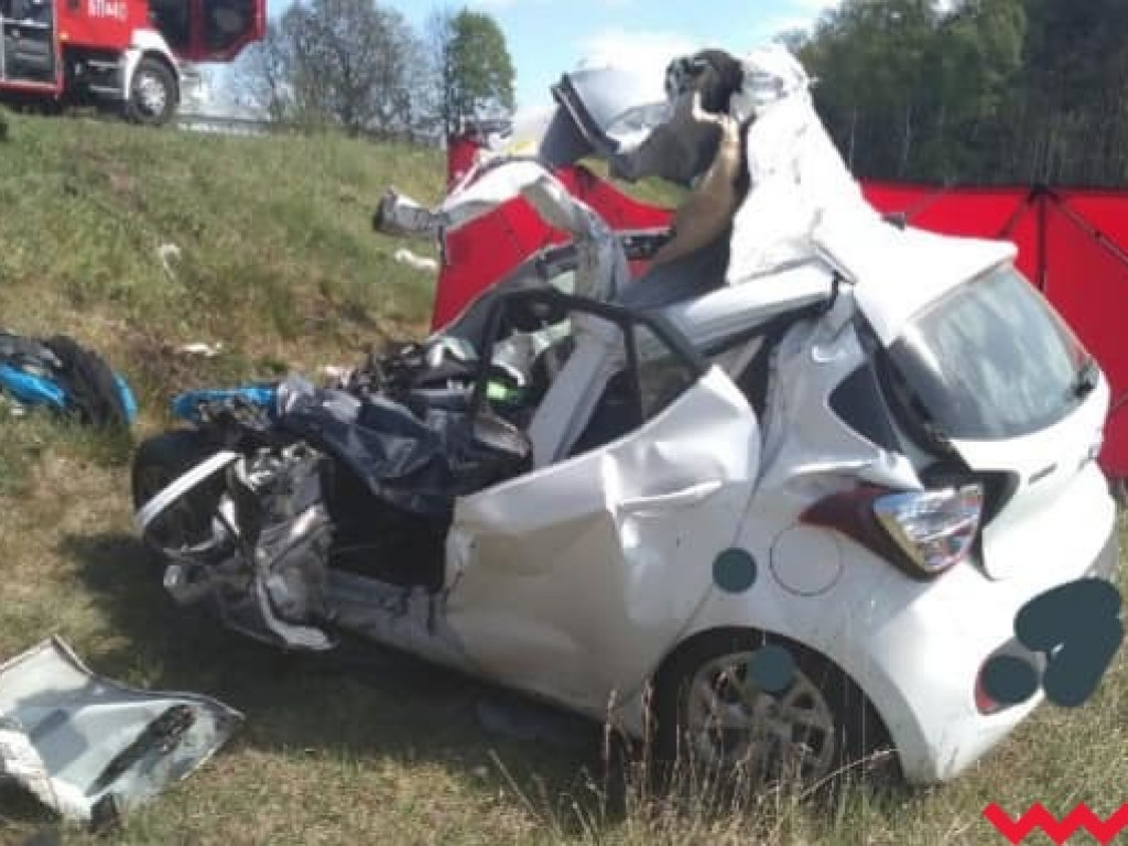  Kierowca samochodu osobowego zginął po zderzeniu z ciężarówką