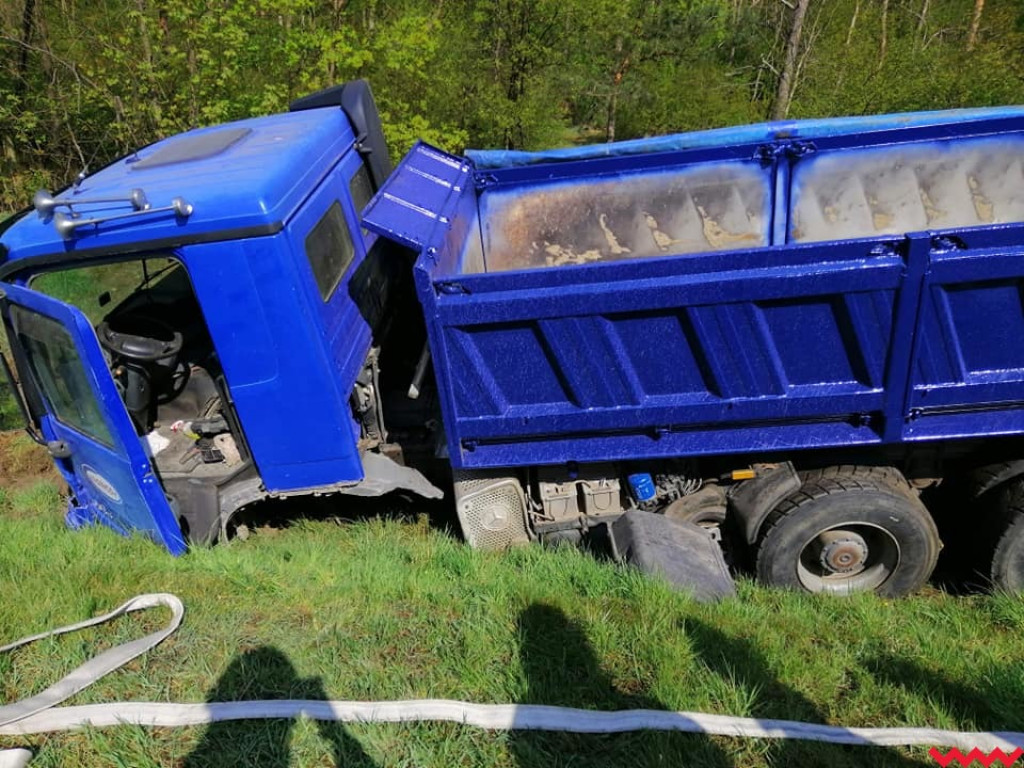  Kierowca samochodu osobowego zginął po zderzeniu z ciężarówką