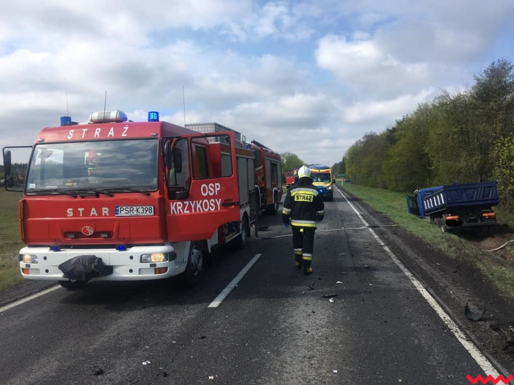  Kierowca samochodu osobowego zginął po zderzeniu z ciężarówką