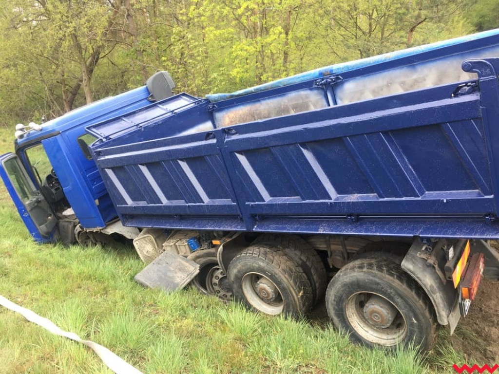  Kierowca samochodu osobowego zginął po zderzeniu z ciężarówką