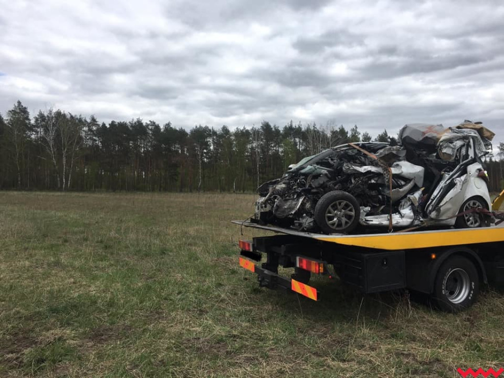  Kierowca samochodu osobowego zginął po zderzeniu z ciężarówką