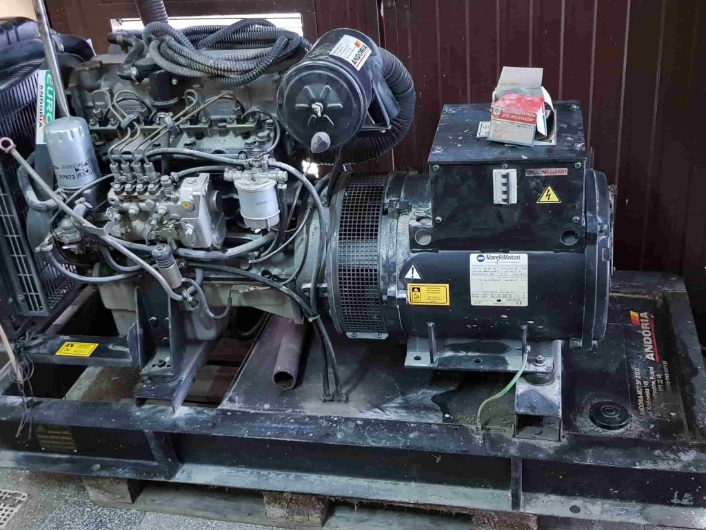 Ciężarówka przywiozła wiele potrzebnego sprzętu na oczyszczalnię