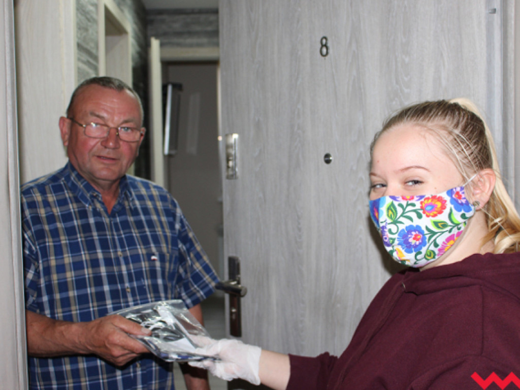 Maseczkowa akcja mieszkańców Bieganowa nabiera rumieńców