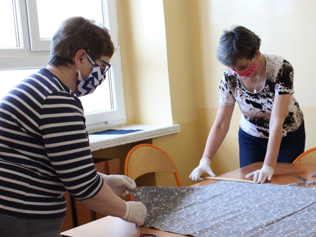 Maseczkowa akcja mieszkańców Bieganowa nabiera rumieńców