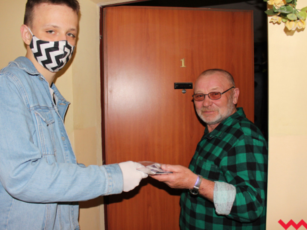 Maseczkowa akcja mieszkańców Bieganowa nabiera rumieńców