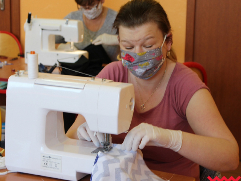 Maseczkowa akcja mieszkańców Bieganowa nabiera rumieńców