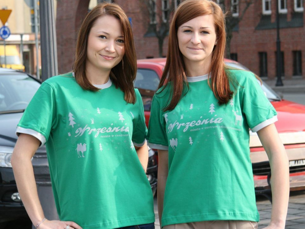 Jak przez lata zmieniały się wrzesińskie koszulki i noszące je modelki?