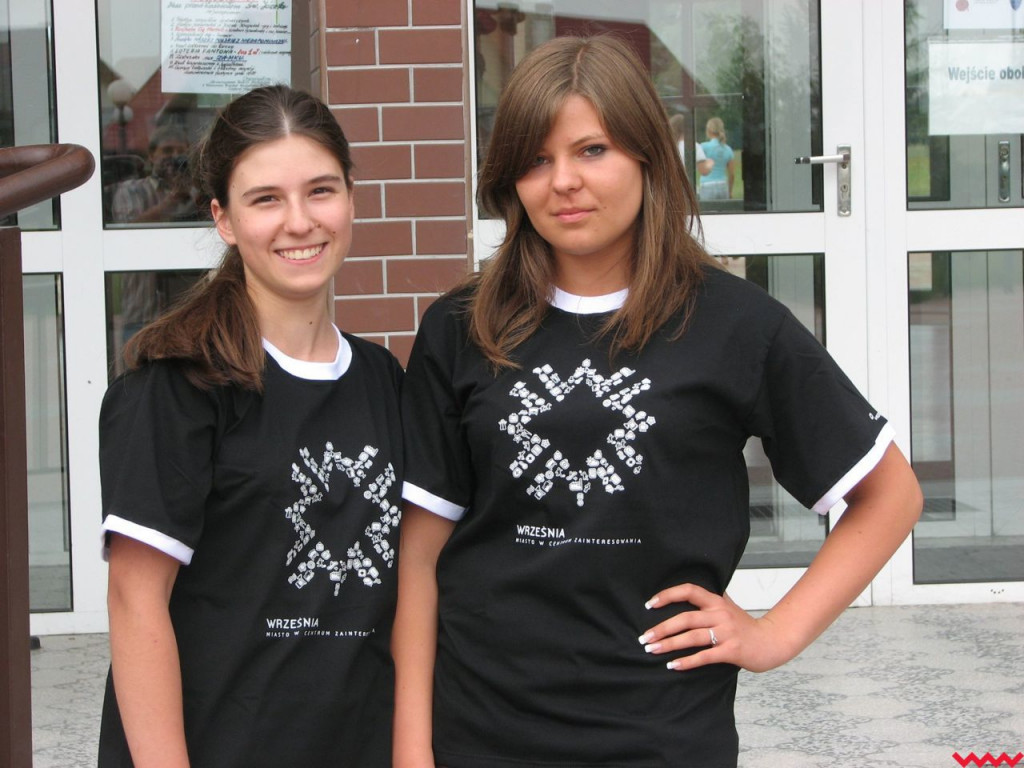 Jak przez lata zmieniały się wrzesińskie koszulki i noszące je modelki?