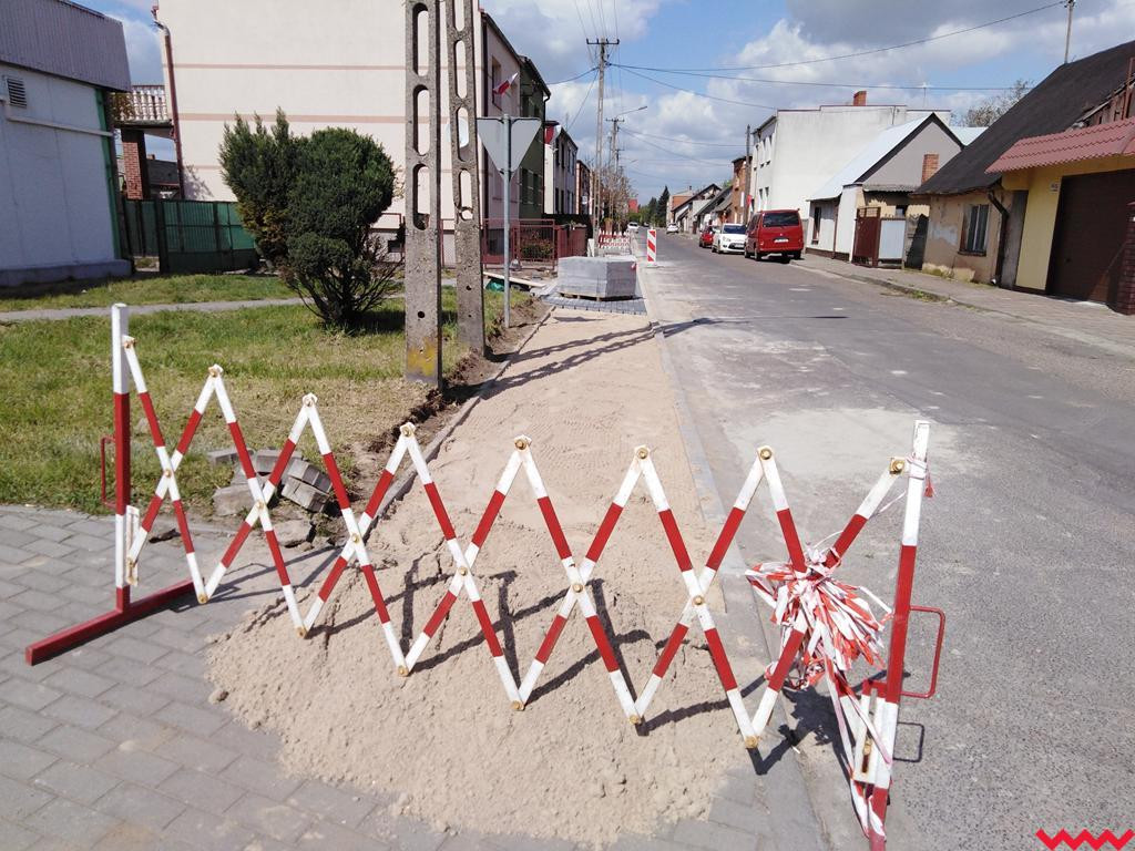 Chodnik na ulicy Targowej w Pyzdrach „się robi”