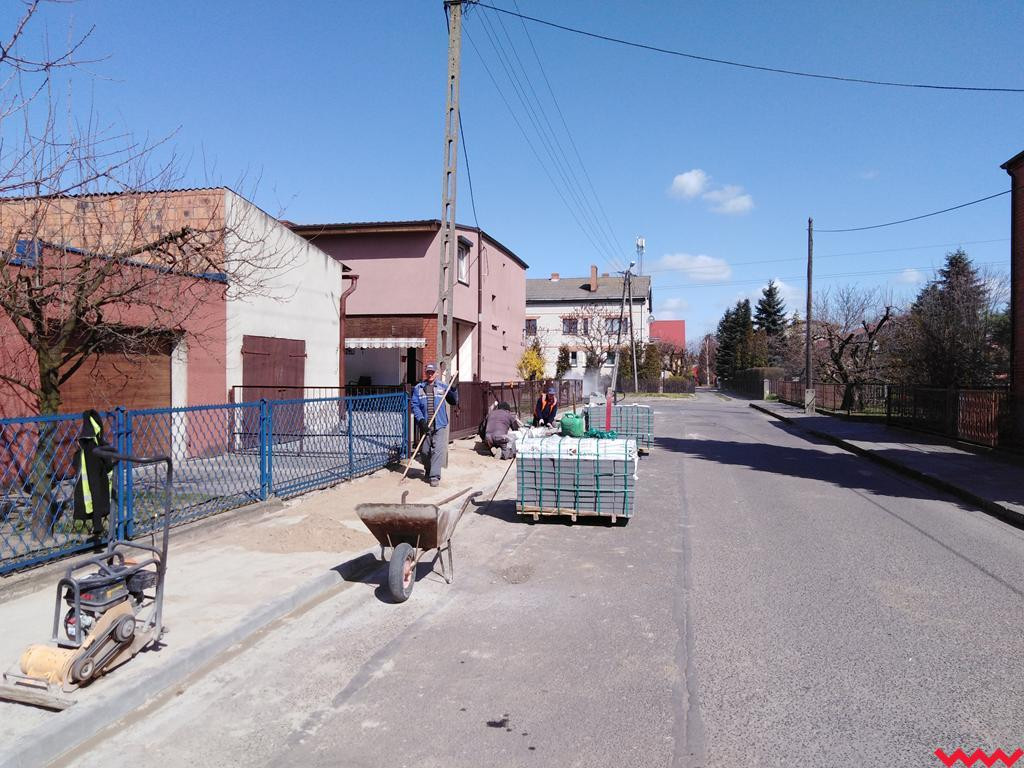 Chodnik na ulicy Targowej w Pyzdrach „się robi”