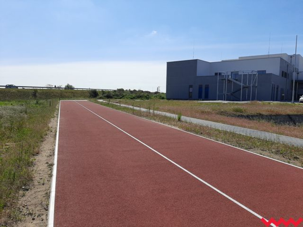 Wkrótce zakończy się budowa komendy straży. Boisko sportowe już jest gotowe
