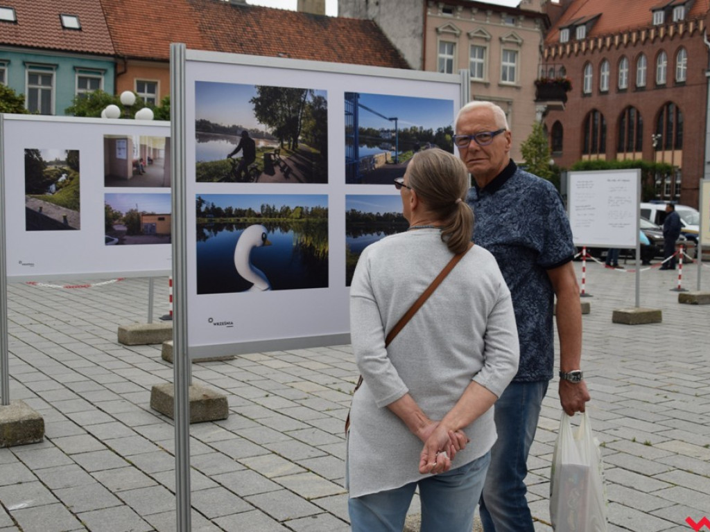 „Świt” zaświtał na wrzesińskim rynku. Mistrzowie fotografii pokazali jak widzą miasto