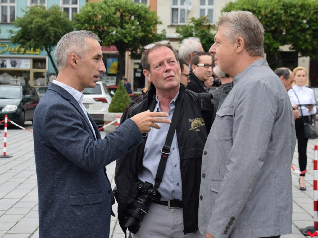 „Świt” zaświtał na wrzesińskim rynku. Mistrzowie fotografii pokazali jak widzą miasto