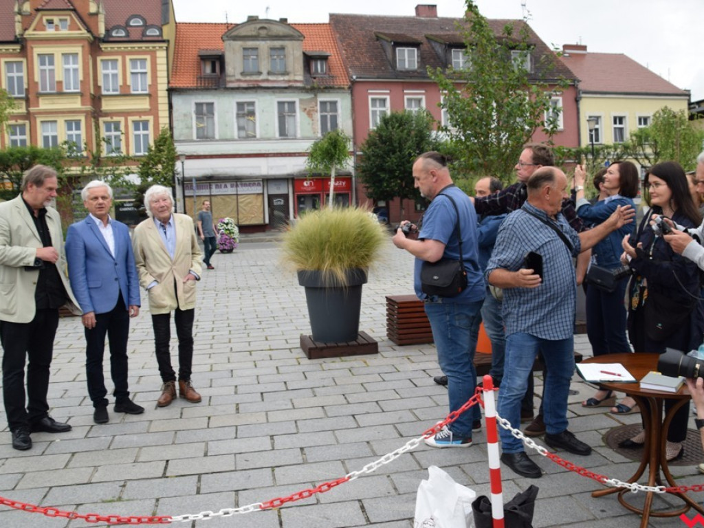 „Świt” zaświtał na wrzesińskim rynku. Mistrzowie fotografii pokazali jak widzą miasto