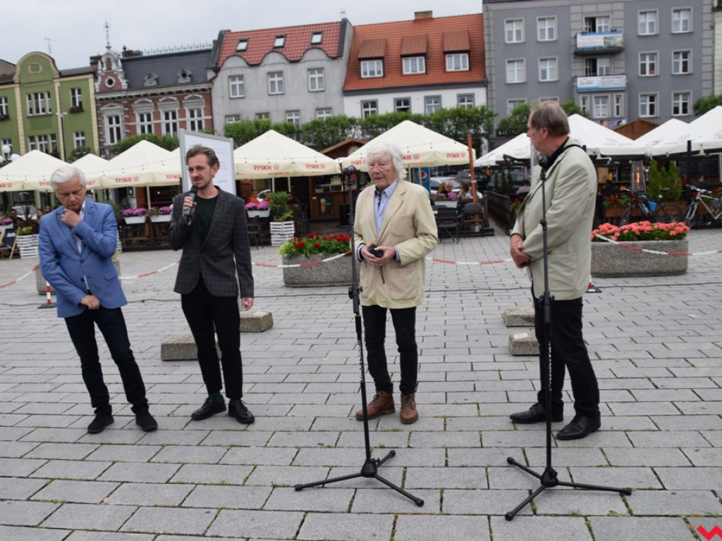 „Świt” zaświtał na wrzesińskim rynku. Mistrzowie fotografii pokazali jak widzą miasto