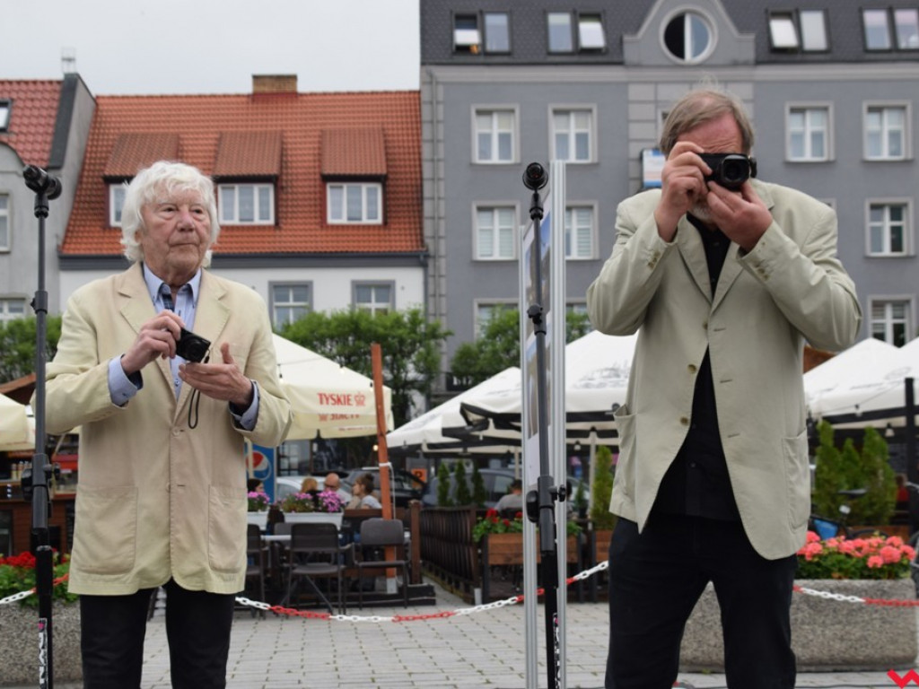 „Świt” zaświtał na wrzesińskim rynku. Mistrzowie fotografii pokazali jak widzą miasto