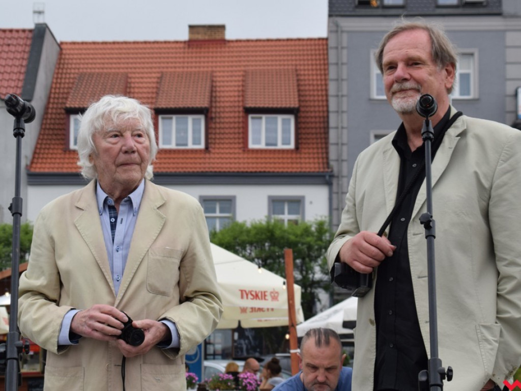 „Świt” zaświtał na wrzesińskim rynku. Mistrzowie fotografii pokazali jak widzą miasto