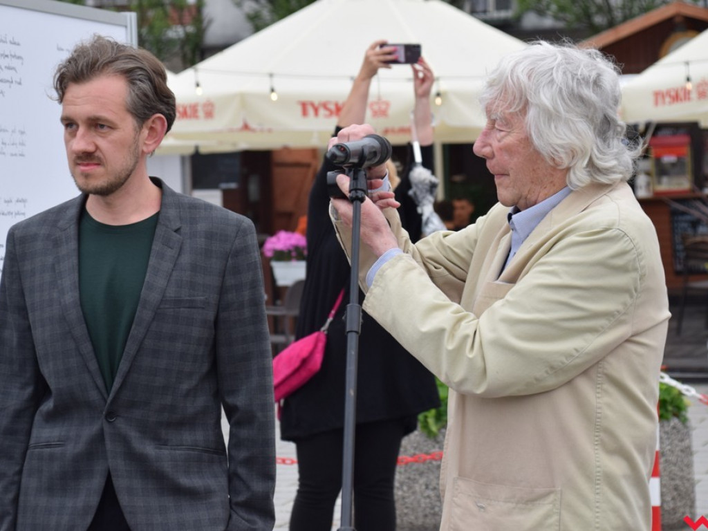 „Świt” zaświtał na wrzesińskim rynku. Mistrzowie fotografii pokazali jak widzą miasto