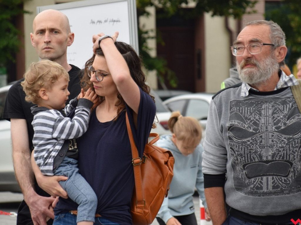 „Świt” zaświtał na wrzesińskim rynku. Mistrzowie fotografii pokazali jak widzą miasto
