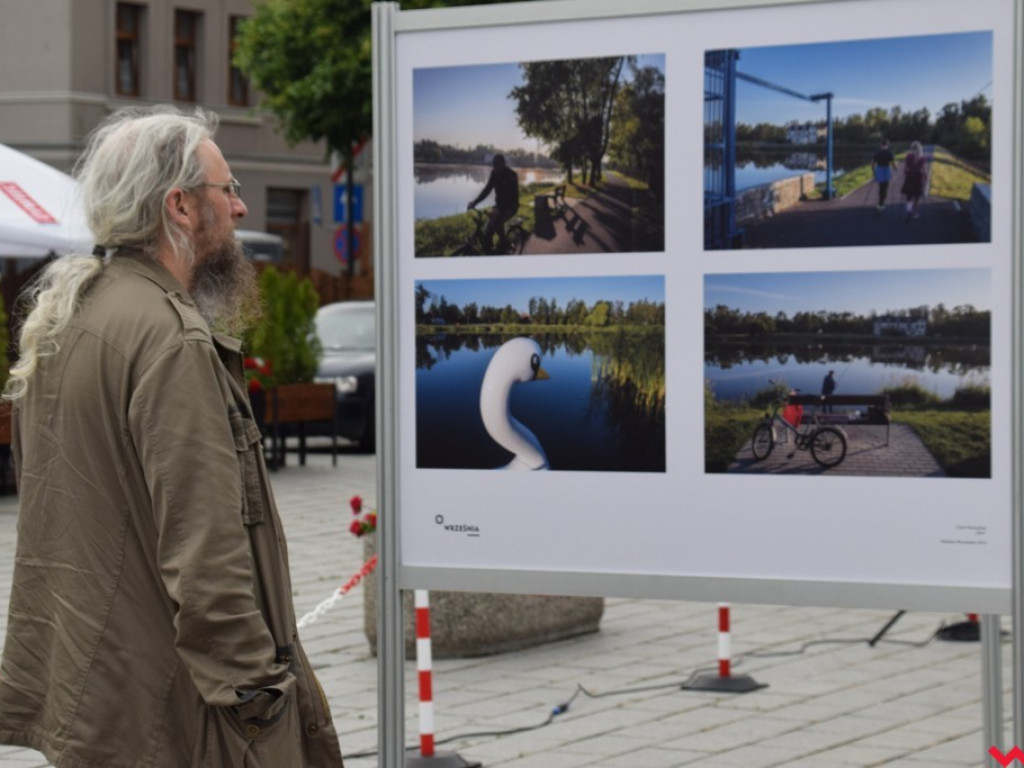 „Świt” zaświtał na wrzesińskim rynku. Mistrzowie fotografii pokazali jak widzą miasto