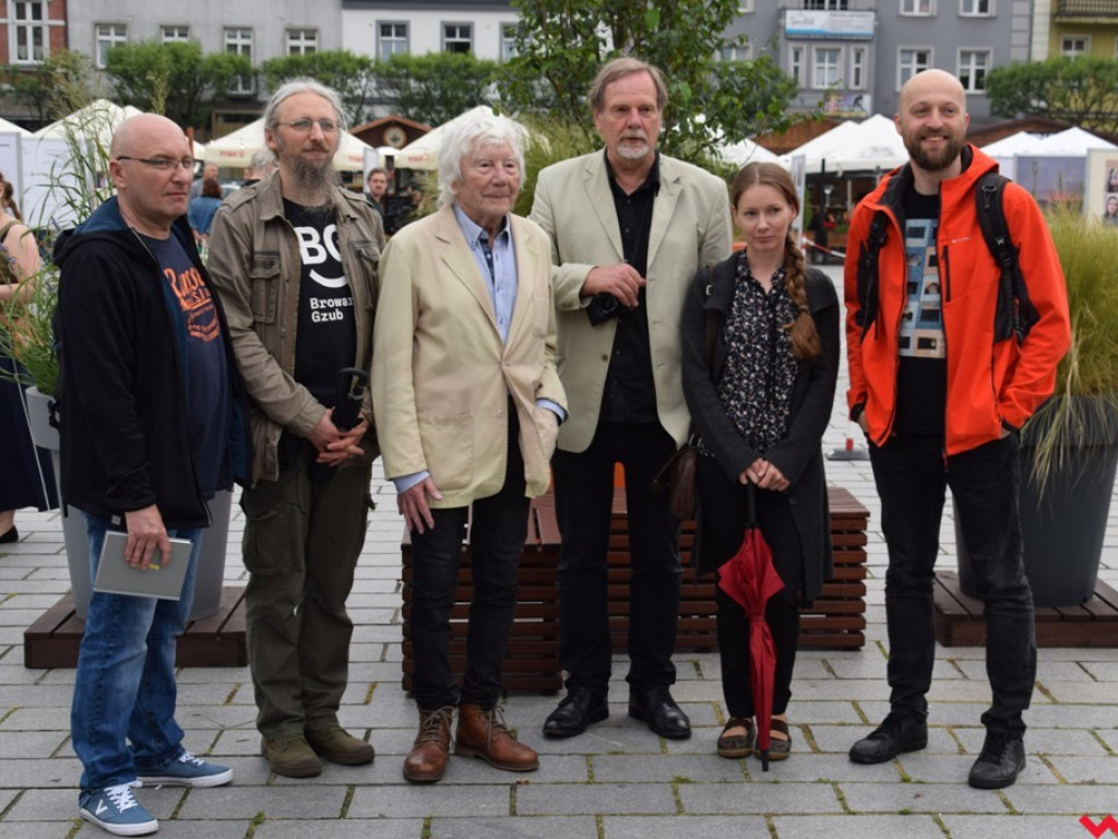 „Świt” zaświtał na wrzesińskim rynku. Mistrzowie fotografii pokazali jak widzą miasto