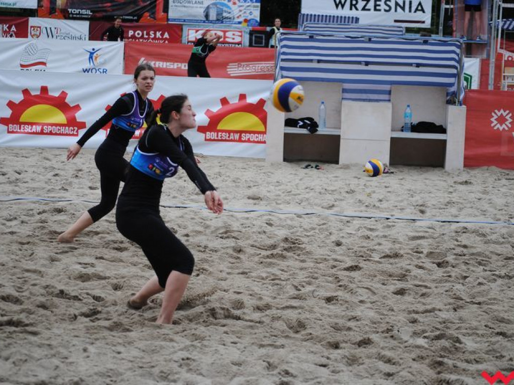 Mistrzostwa juniorek w siatkówce plażowej zdominowane przez pary z Jankowa Przygodzkiego