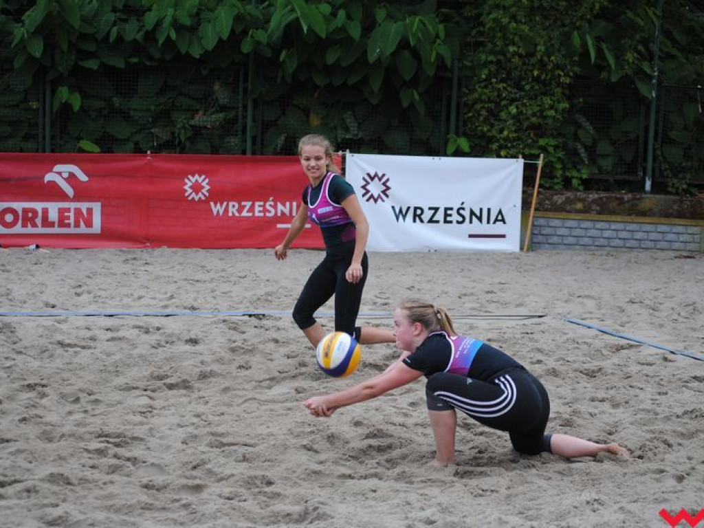 Mistrzostwa juniorek w siatkówce plażowej zdominowane przez pary z Jankowa Przygodzkiego