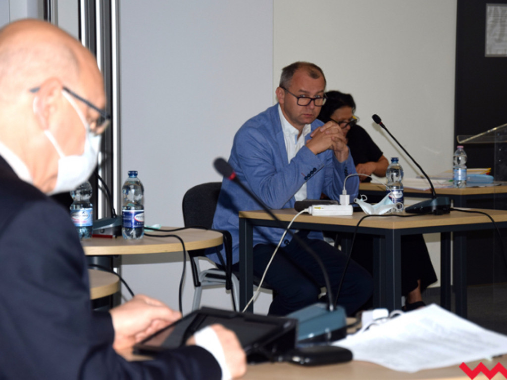 Nietuzinkowa inżynieria finansowa czy kreatywna księgowość? Burzliwe obrady rady powiatu