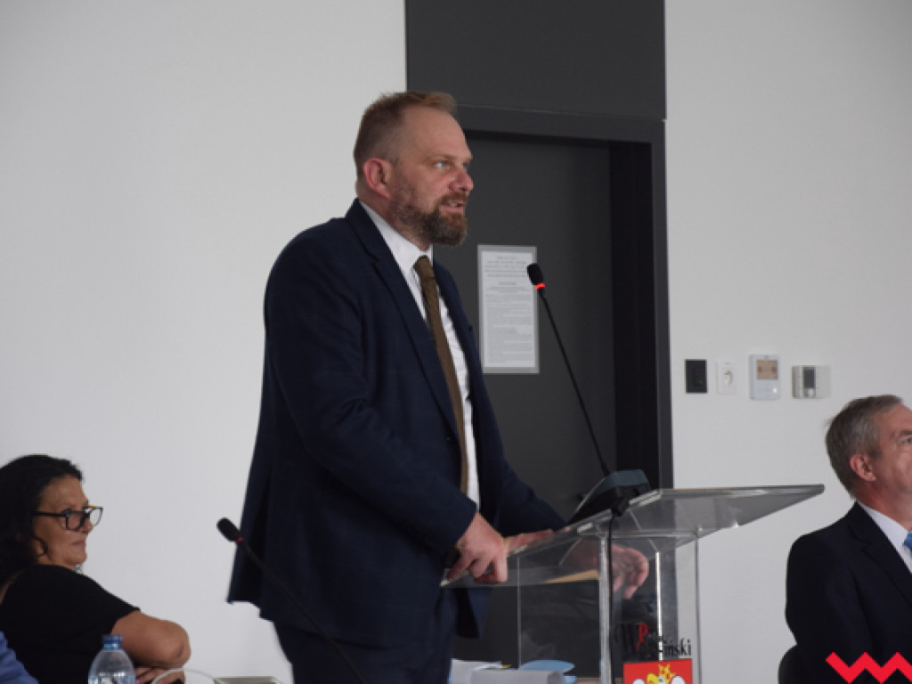 Nietuzinkowa inżynieria finansowa czy kreatywna księgowość? Burzliwe obrady rady powiatu