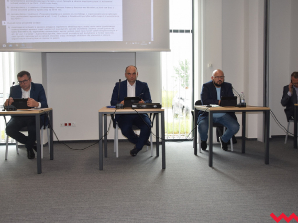 Nietuzinkowa inżynieria finansowa czy kreatywna księgowość? Burzliwe obrady rady powiatu