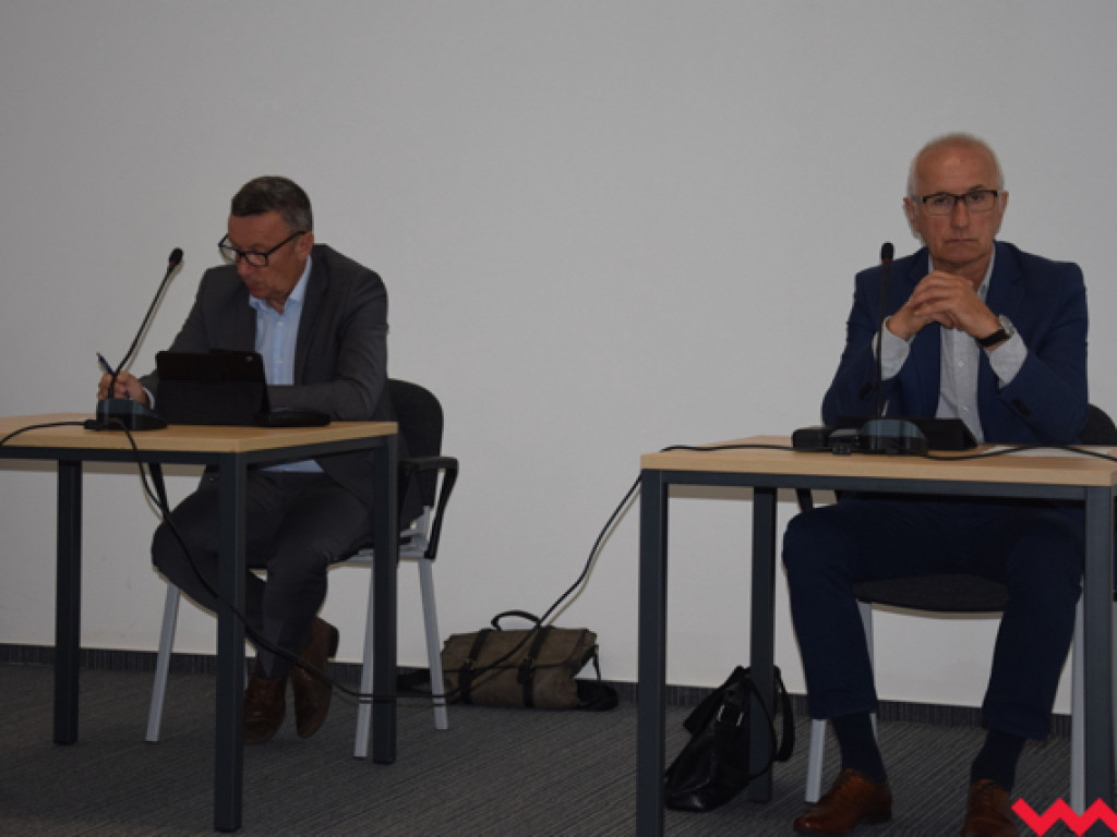 Nietuzinkowa inżynieria finansowa czy kreatywna księgowość? Burzliwe obrady rady powiatu