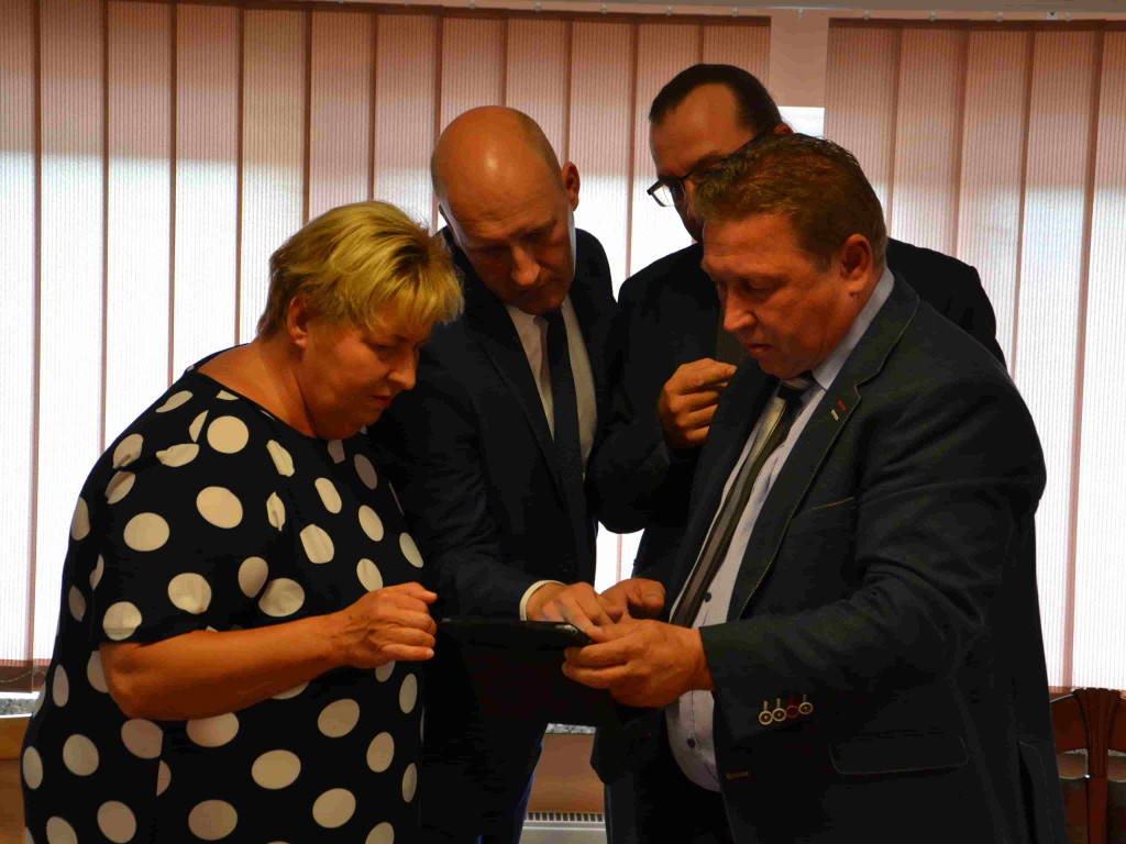 Burmistrz Miłosławia zapewnia, że nie ma maszynki do drukowania pieniędzy i nie zadłuża gminy