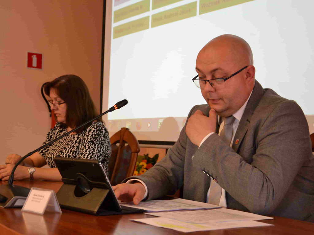 Burmistrz Miłosławia zapewnia, że nie ma maszynki do drukowania pieniędzy i nie zadłuża gminy