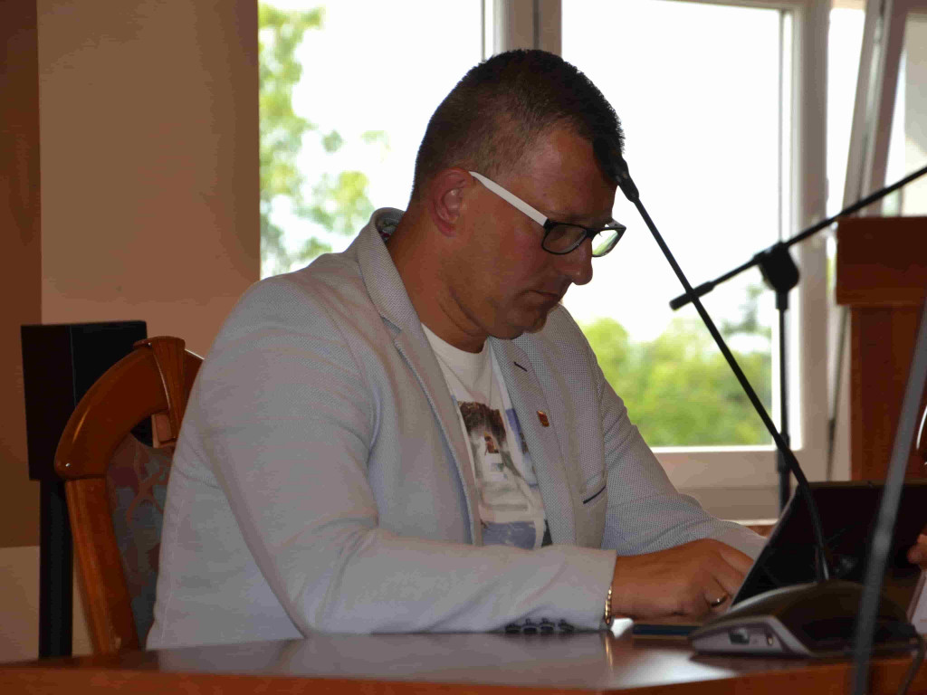 Burmistrz Miłosławia zapewnia, że nie ma maszynki do drukowania pieniędzy i nie zadłuża gminy