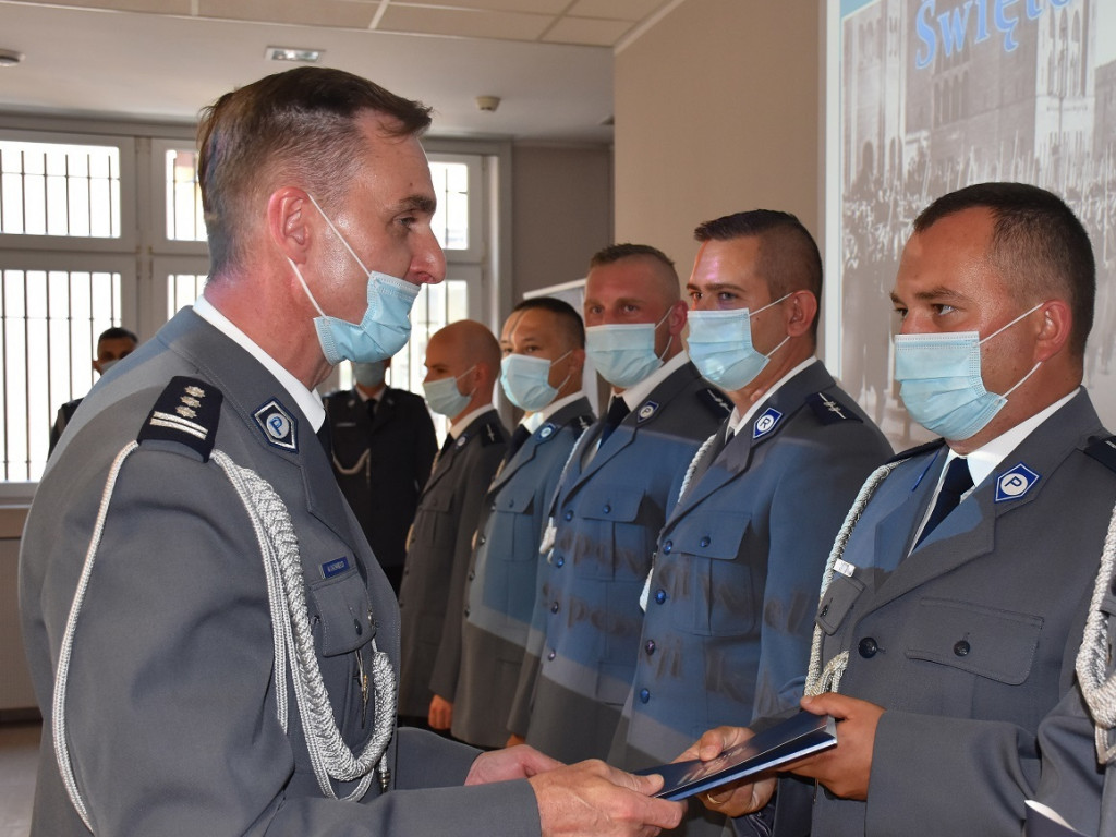 Święto policji we Wrześni. Było skromnie i z awansami