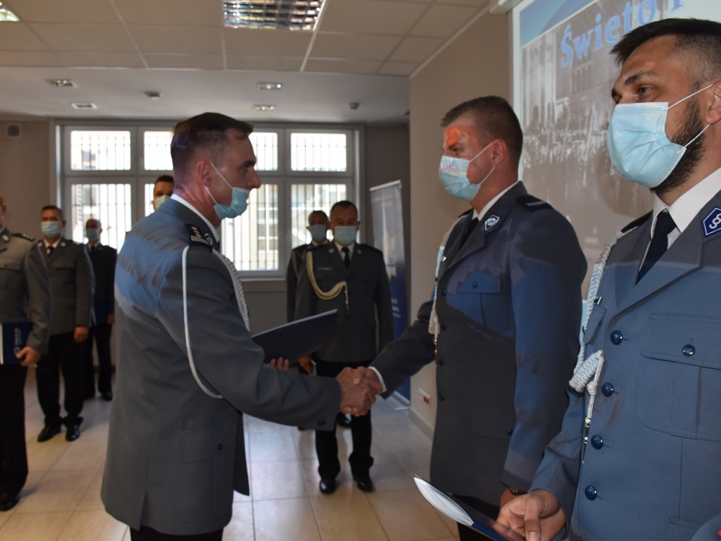 Święto policji we Wrześni. Było skromnie i z awansami