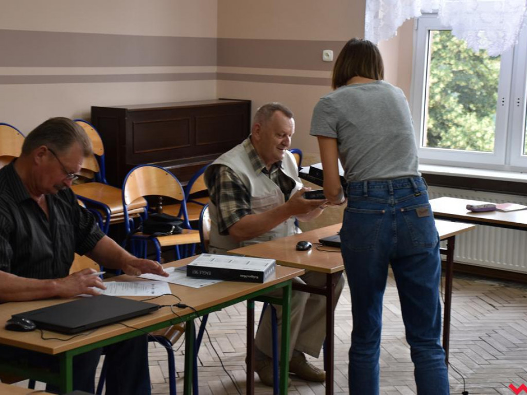 Pyzdrscy seniorzy uczą się obsługi komputerów