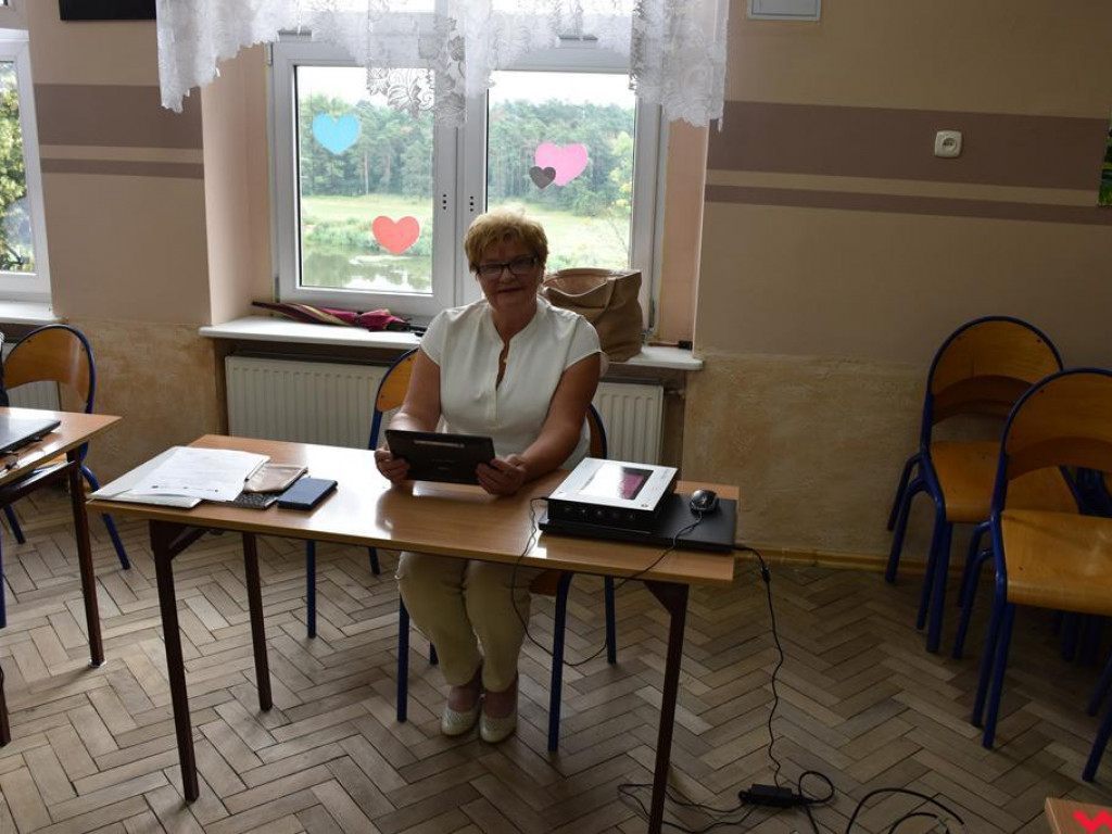Pyzdrscy seniorzy uczą się obsługi komputerów