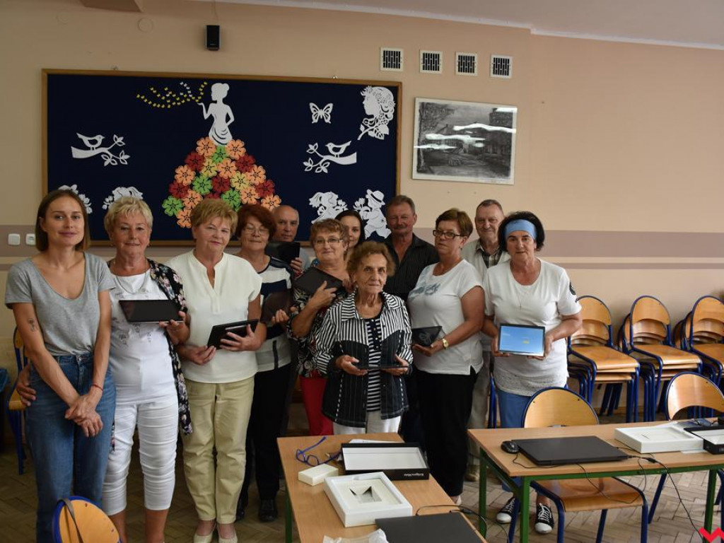 Pyzdrscy seniorzy uczą się obsługi komputerów