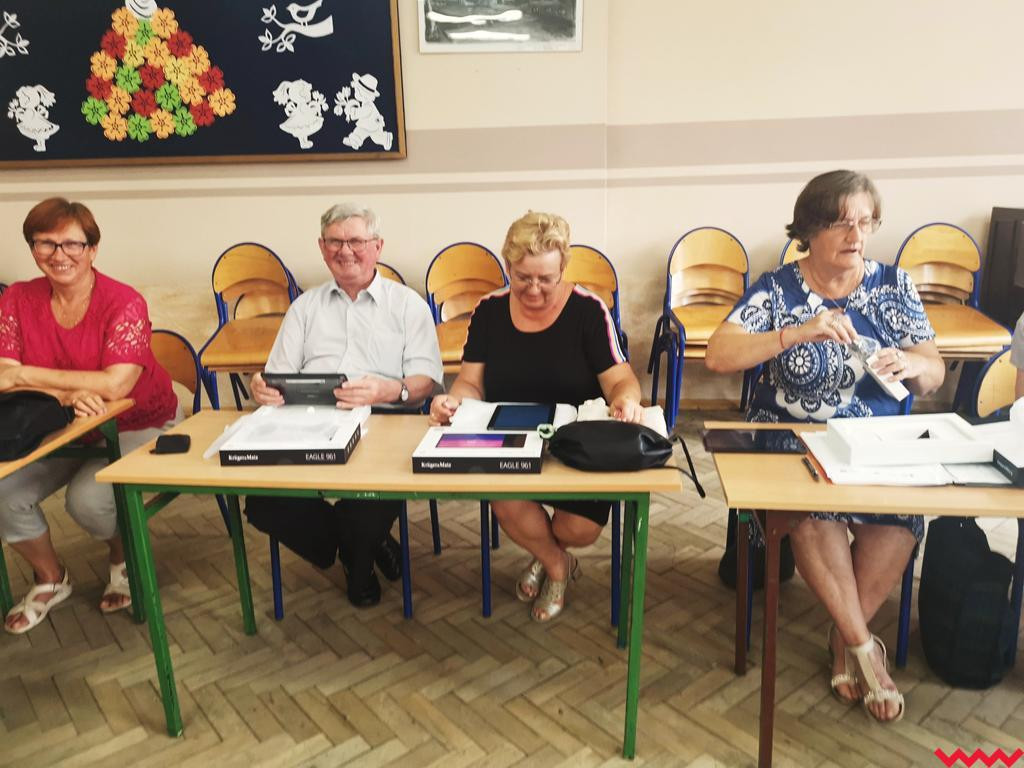 Pyzdrscy seniorzy uczą się obsługi komputerów