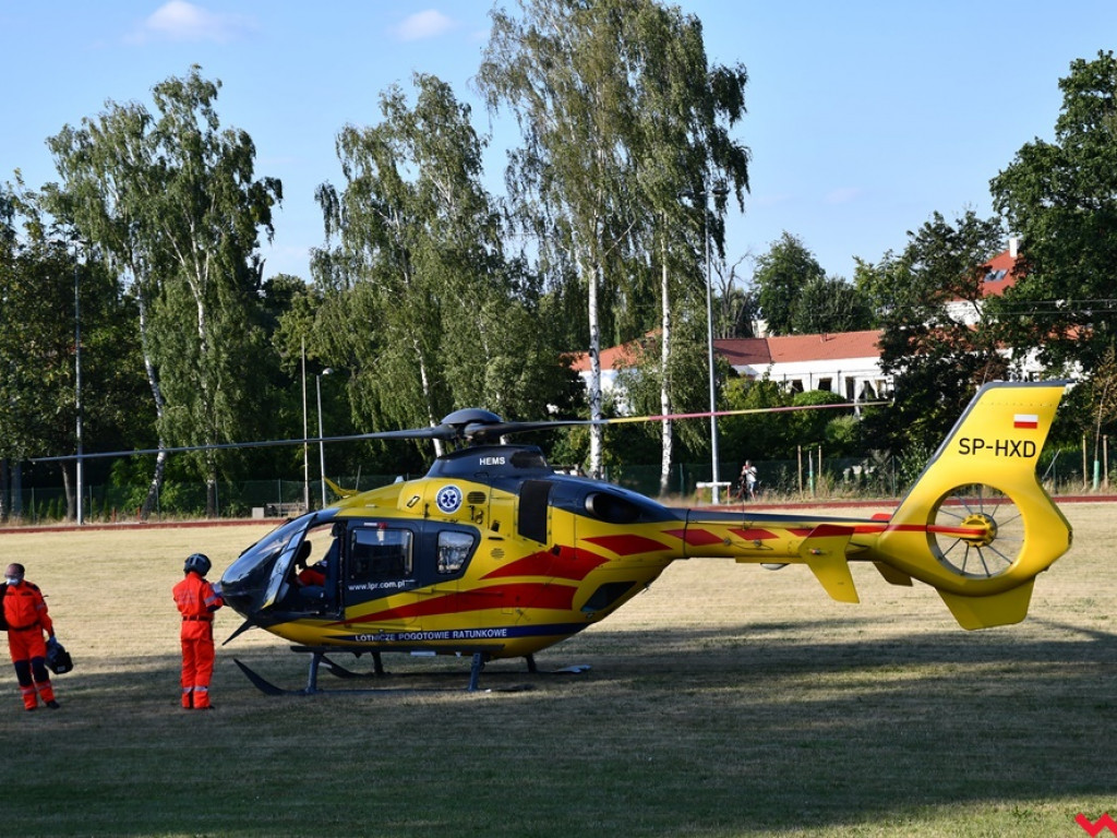 Helikopter Lotniczego Pogotowia Ratunkowego lądował przy ZSTiO