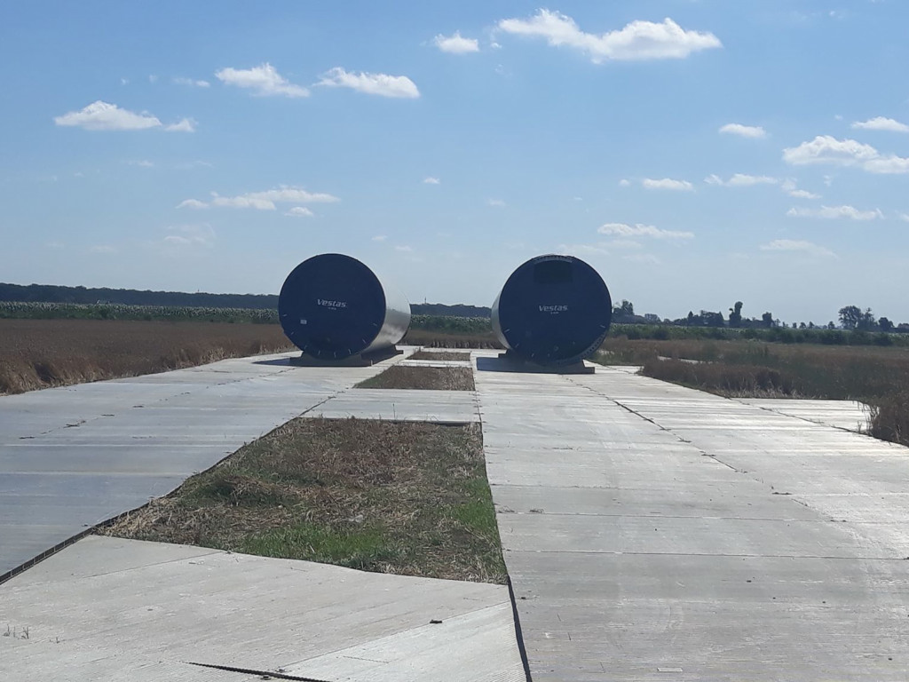 Kikuty wiatraków na horyzoncie – trwa budowa Farmy Wiatrowej Kołaczkowo