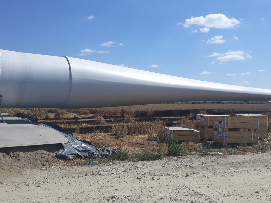 Kikuty wiatraków na horyzoncie – trwa budowa Farmy Wiatrowej Kołaczkowo